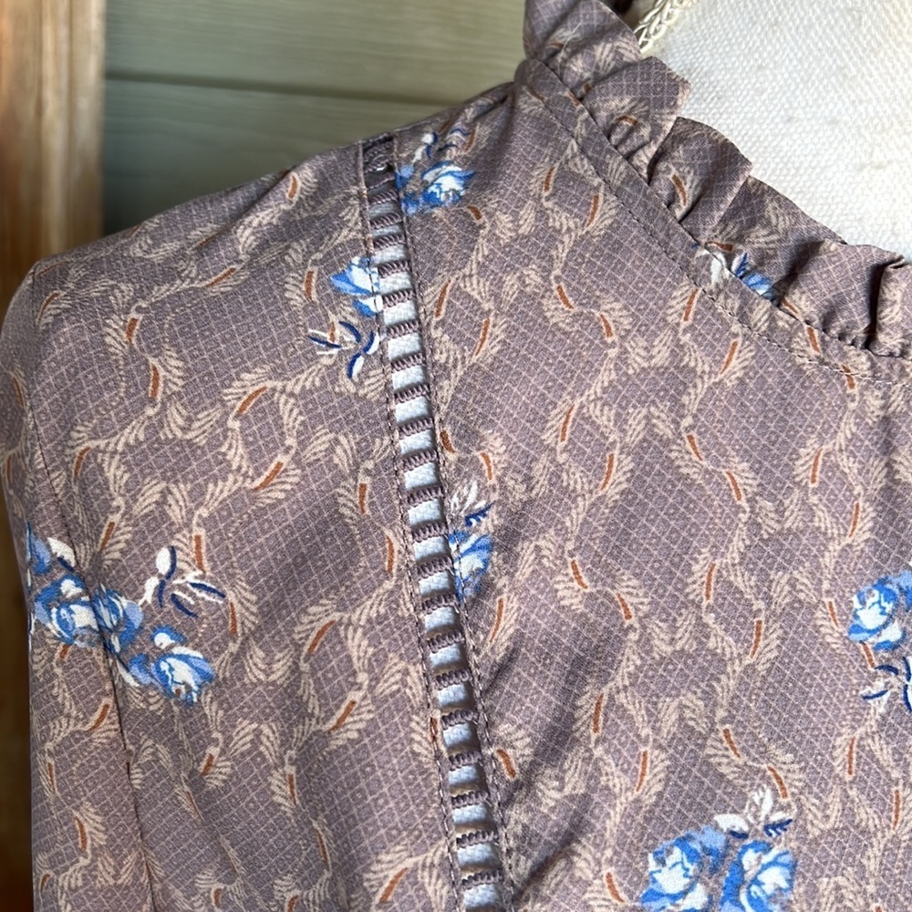 WAYF Floral Tiered Bell Sleeve Blouse - Picture 3 of 11